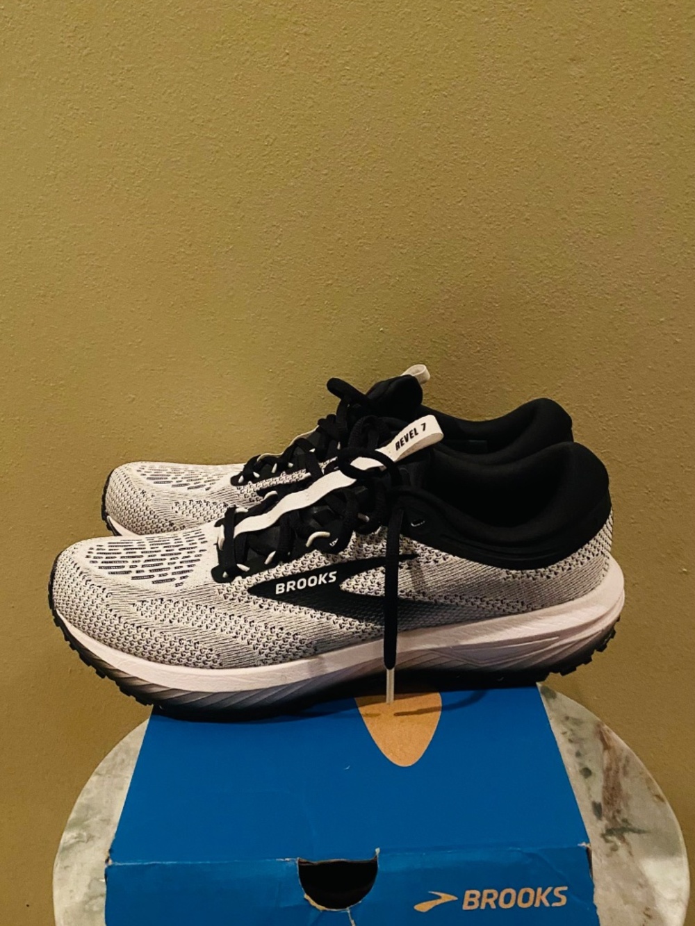 Brooks Revel 7 Shoes Size 11 Womens 120424-1B-036 - Picture 4 of 7
